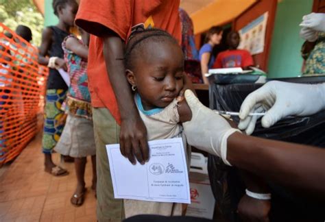 vacunar en los países pobres es cada vez más caro salud el mundo