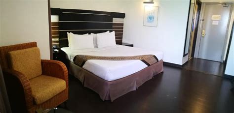 With 180 newly refurbished guestrooms. Good Hope Hotel - Tampoi - ViaMichelin: informatie en ...