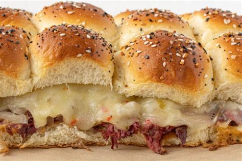 Reuben Sliders An Easy Variation On A Classic Reuben Sliders Canned Corned Beef Slider Recipes