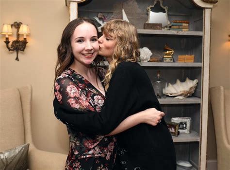Secret Star Sessions Julia Ss Taylor Swift Hosts Reputation Secret Sessions At Her Home