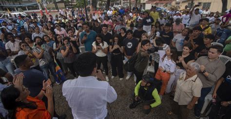 Candidatos presidenciales en Ecuador retoman actos públicos tras el
