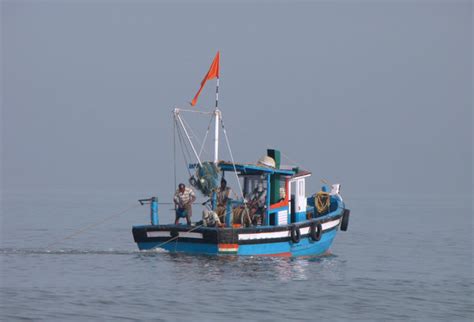 Los pescadores fueron transportados hasta el sector del puerto de mamonal, donde fueron recibidos por sus familiares en compañía de la policía. Pescadores en el mar | stock de fotos gratis | krayker ...