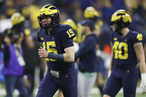 Michigan Wolverines news: Transfers in and out, another award for Blake width=