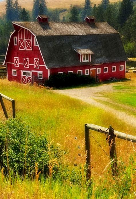 45 Beautiful Rustic And Classic Red Barn Inspirations Old Barns Big Red Barn