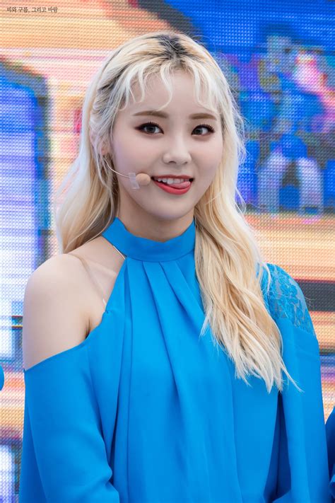 Jinsoul Loona 진솔 이달의소녀 Stage Beauty Queen Female Artists We