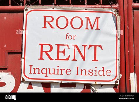 Rooms for rent sign hi-res stock photography and images - Alamy