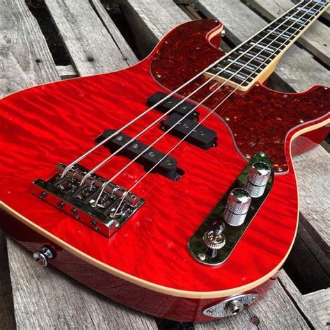 These Custom Bass Guitar Are Really Awesome Bassguitars Custombassguitar Bass Guitar