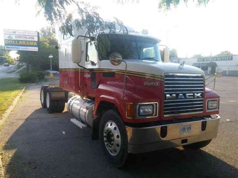 Mack Chn 613 2007 Sleeper Semi Trucks