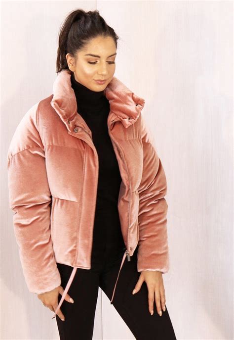 Boxy Cropped Padded Velvet Puffer Jacket With Funnel Neck In Dusky Pink