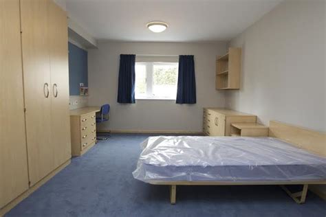 Officers Enjoy New Accommodation At Hampshire Air Base Defence