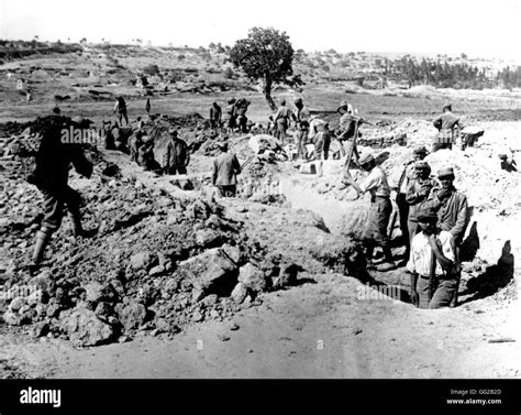 French Soldiers Digging Trenches In Gallipoli 1916 France World War I