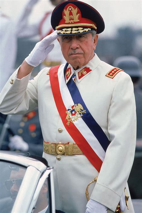 Augusto pinochet heiratete im januar 1943 die senatorentochter lucía hiriart rodríguez (* 1922). Augusto Pinochet Kimdir, Hayatı ve Resimleri