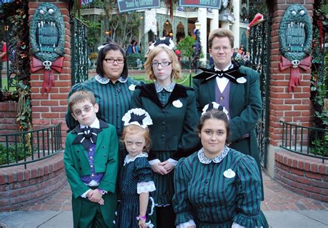 Posing With Actual Castmembers Haunted Mansion Costume Disney