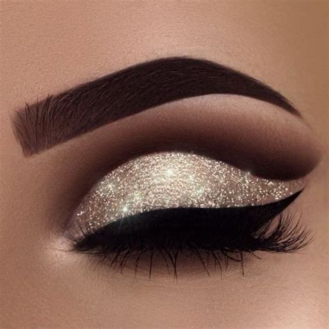 15 Gorgeous Cut Crease Makeup Looks Society19