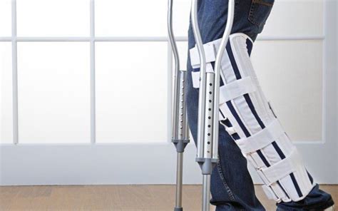How To Walk With One Crutch 6 Steps The Tech Edvocate