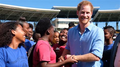 Prince Harry Adorably Plays Sports With Local Kids During ...