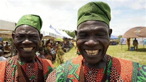 Foto Berkunjung Ke Kampung Orang Kembar Di Nigeria Passiontoprofit