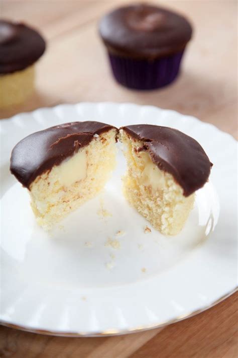 Enjoy them with your hands like any other cupcake or dig in with a fork. boston cream cupcake recipe | Boston cream cupcakes recipe