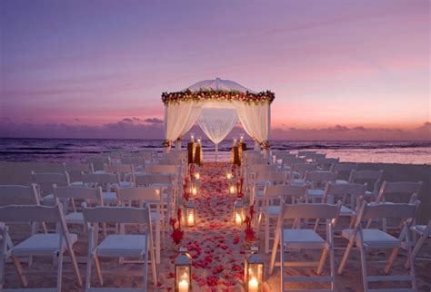 22 Beach Wedding Venue For Romantic Wedding Ideas Romantic Beach Wedding Wedding Ceremony