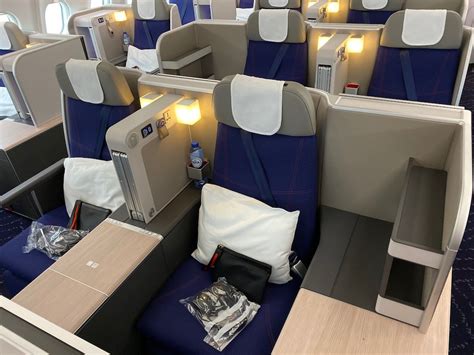 Review New Brussels Airlines A330 Business Class 2023