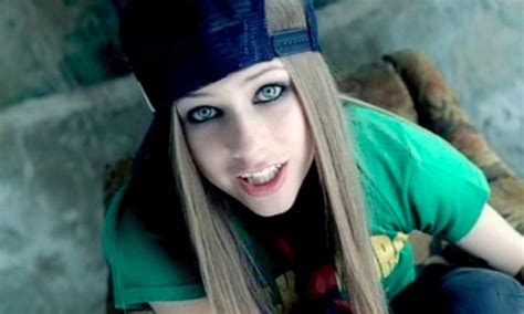 The Girl From Avril Lavignes “sk8er Boi” Responds 18 Years Later Mcsweeneys Internet Tendency
