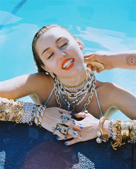 Miley Cyrus Nude Sexy Photos Fappeninghd