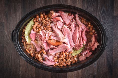Reduce the heat to simmering and cook, covered, until the bean are tender, about 45 minutes. How To Cook Ham Hocks And Beans - Howto Wiki