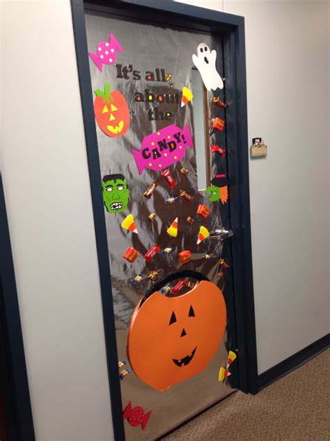 10 Halloween Office Door Decorations