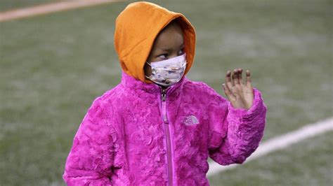 Cincinnati Bengals Player Devon Stills Cancer Stricken Daughter Leah Guest Of Honor At
