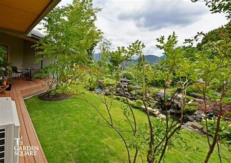 池と滝を眺めるお庭｜縁側デッキの和の芝生庭園 | 庭, モダンガーデン, ガーデンプラン