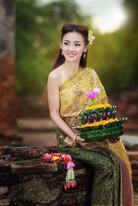 Thai Traditional Dress Portrait 🇹🇭 ๒