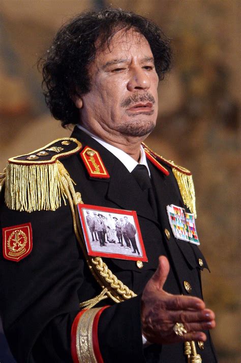 El Horroroso Final De Gadafi Persecución Empalamiento Y Un Disparo En