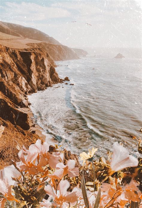 Download 2160x3840 wallpaper sunset, metropolis, city, buildings, 4к, sony xperia z5 premium dual, 2160x3840 hd image, background, 23031. Image by Tara Burke on Backgrounds in 2020 | Beach sunset wallpaper, Aesthetic art, Aesthetic ...