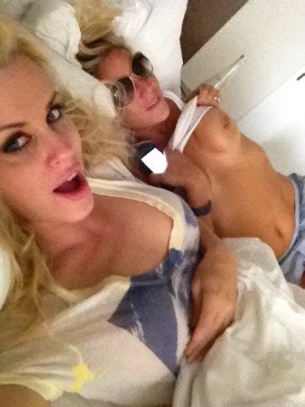 Naked Jenny Mccarthy In Icloud Leak Scandal