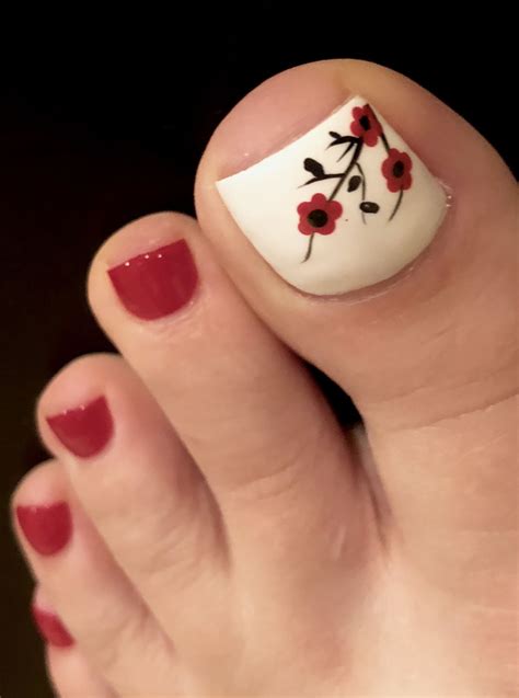Jogue este jogo online gratuitamente no poki. Spring pedicures red & white | Uñas pies decoracion ...