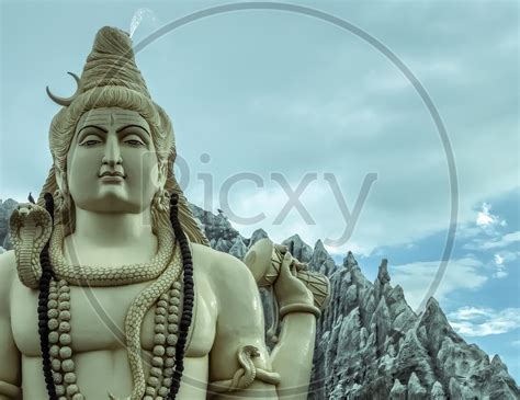 Shivratri or maha shivaratri is one of the major hindu festivals celebrated with gaiety. Download Maha Shivaratri images | 28 HD pictures and stock ...