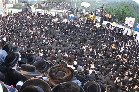 מתמחים במידע פנים חרדי, סיקור הקהילות החרדיות בעולם כולו, ייצור חדשות מקוריות וראשוניות. וידאו: רגע ההדלקה באתרא קדישא מירון | JDN - חדשות