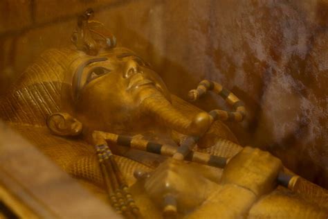 Experts Optimistic King Tuts Tomb May Conceal Egypts Lost Queen
