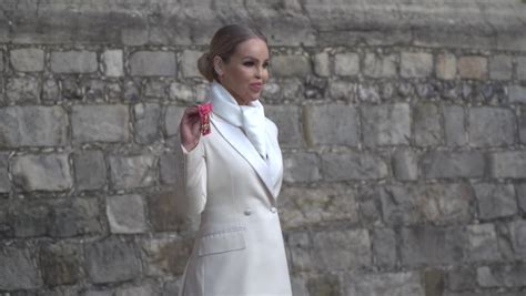 Katie Piper Beams As She Receives Obe From Princess Anne For Services To Charity Mirror Online