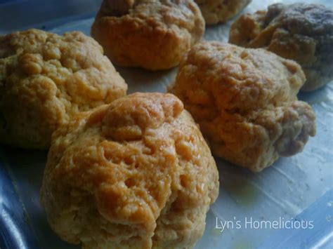 Bagi hampa peminat tegar honey butter biscuit ni wajib try buat sendiri tau. Honey Butter Biscuits (Copycat Texas Chicken's) - LYN'S ...