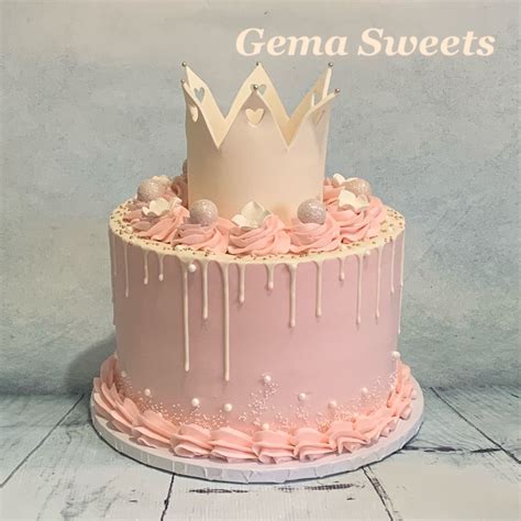Princess Crown Cake By Gema Sweets In 2021 Princess Birthday Cake