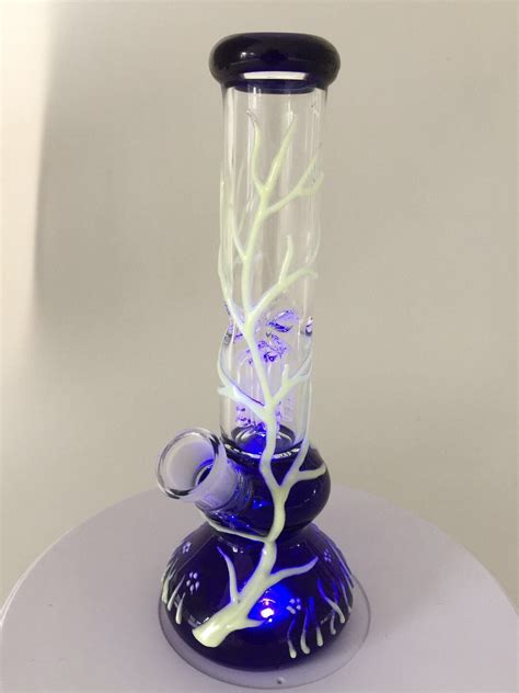 2021 Unique Glass Bongs Glow In The Dark With Diffused Downstem Dab