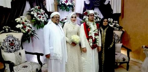 Jun 10, 2021 · maka jangan sampai salah memilih sekolah sebagai tempat bernaung untuk mencari ilmu. Ternyata, Resepsi Pernikahan Anak Habib Rizieq Shihab ...