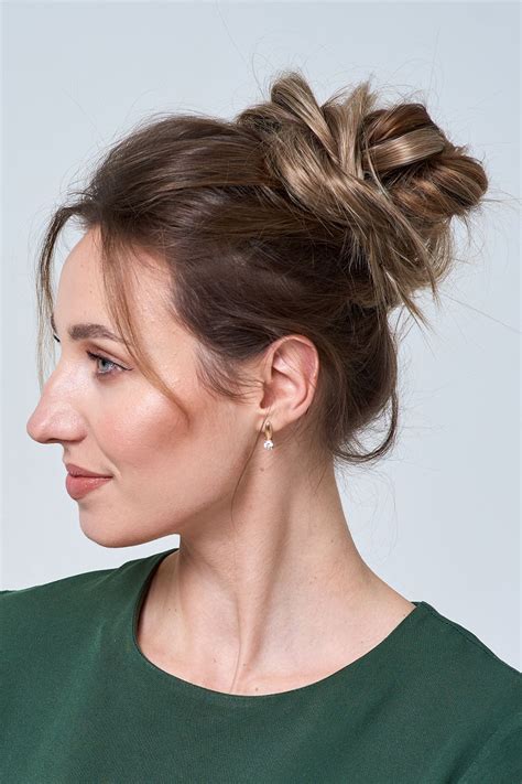 Perfect How To Put Short Hair Up In A Messy Bun For Bridesmaids Best Wedding Hair For Wedding