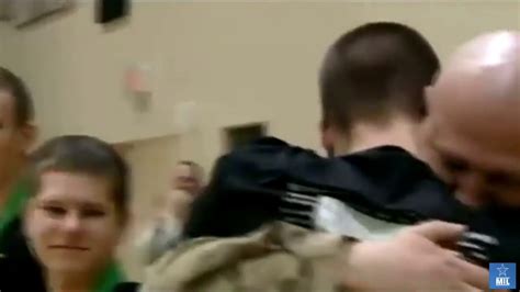 33 heartwarming video soldier dad surprises sons and their reactions are priceless youtube