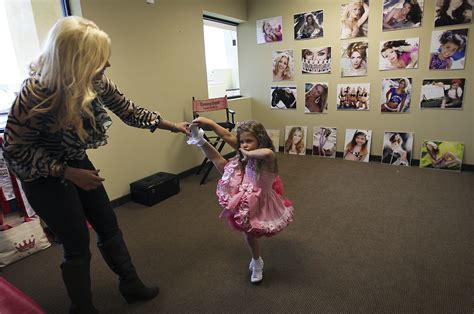 Pageant Coaches Guide Hopefuls Las Vegas Review Journal