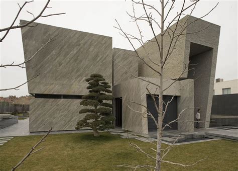 En casas prehor sm le ofrecemos la mejor calidad adquirida en más de 20 años en el mundo del prefabricado de hormigón, con un afán de mejora e innovación constante donde nuestra mayor. The Concrete Open Box House By A-cero In Madrid, Spain