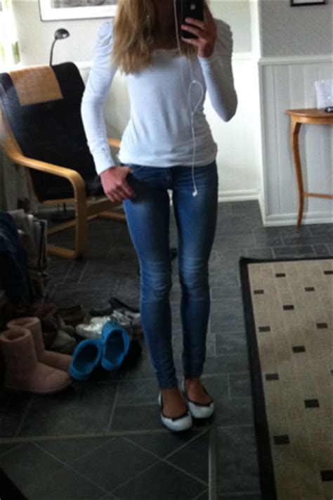 Frida karlsson, 20, är i superform och slog ebba anderssons, 22, rekord uppför den branta hallstabacken. Dagens outfit - Zara Larsson