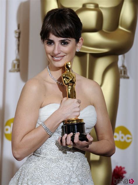 penélope cruz con su oscar en 2008 foto en bekia actualidad