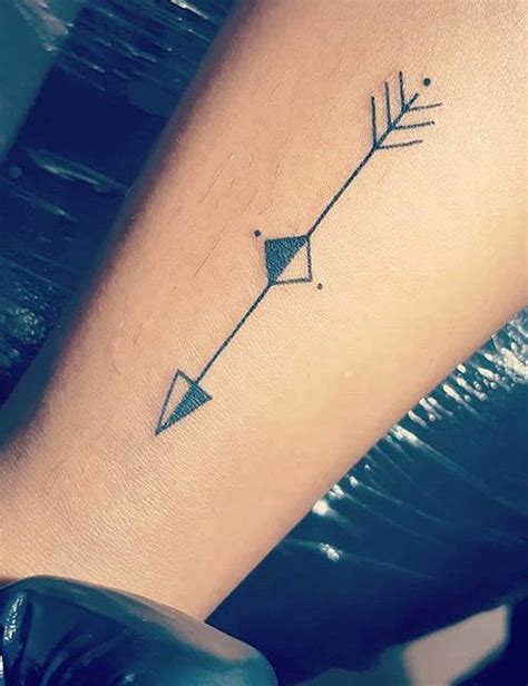 21 Minimalist And Small Tattoo Designs With Meanings Small Tattoo